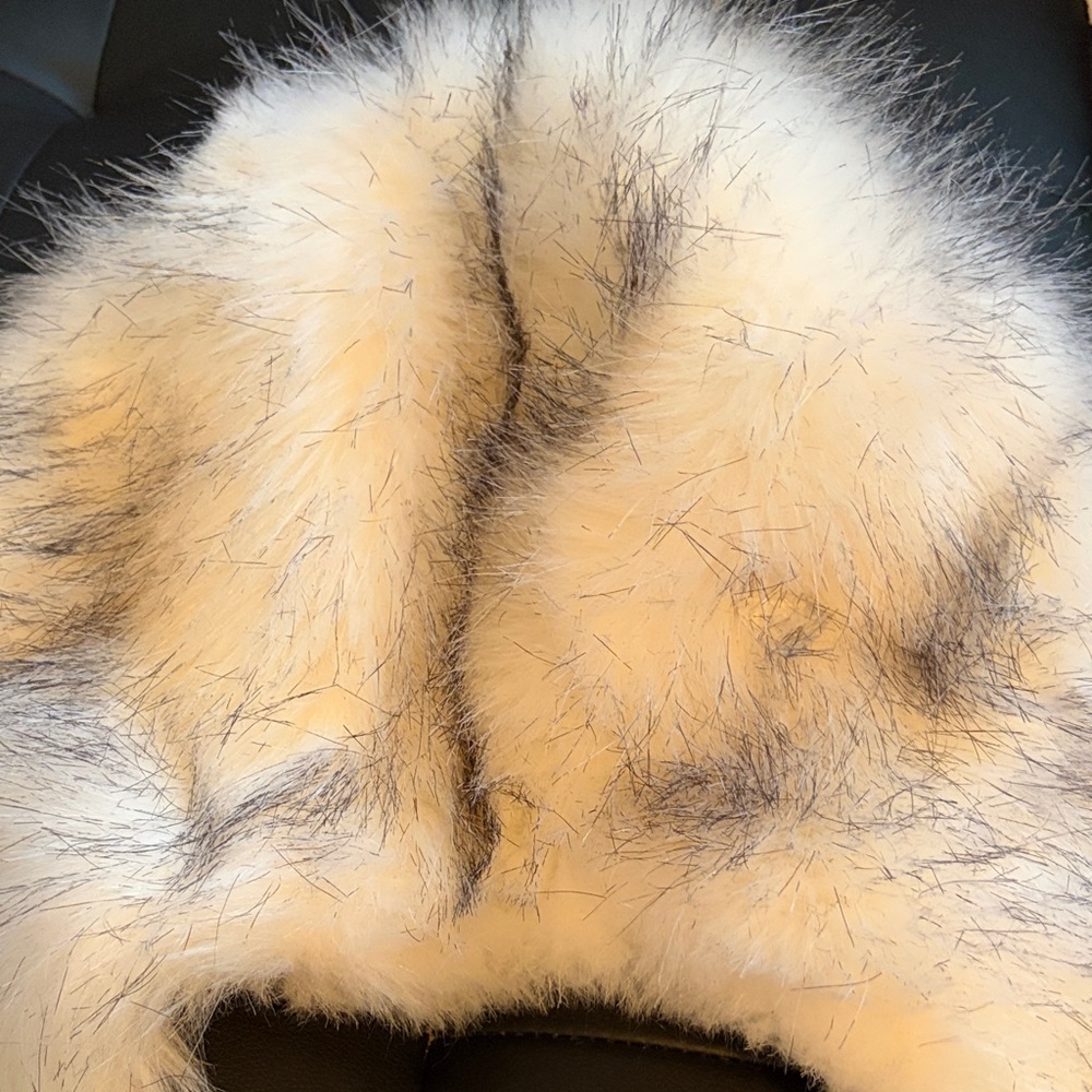 SpiritHoods White Faux Fur Hood with Kitty Ears Collectors Edition - Picture 16 of 16